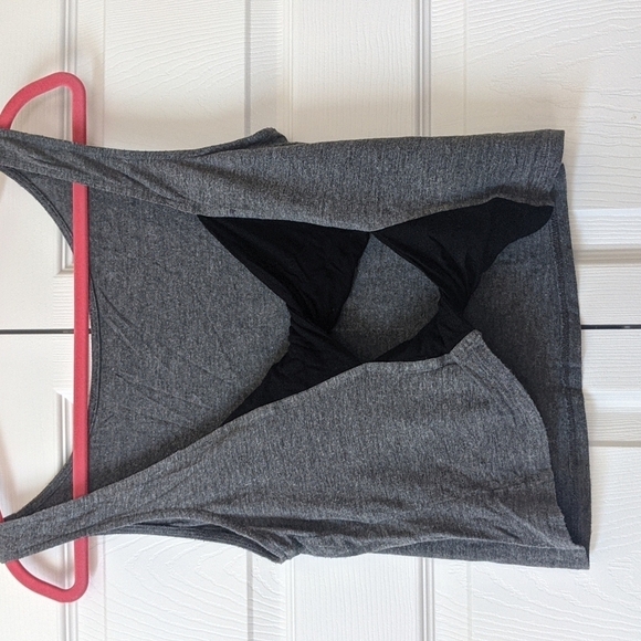 Gray top with back cutout bow detail - 🚨 3 for‎ 💲10 ‼️ - Picture 2 of 3